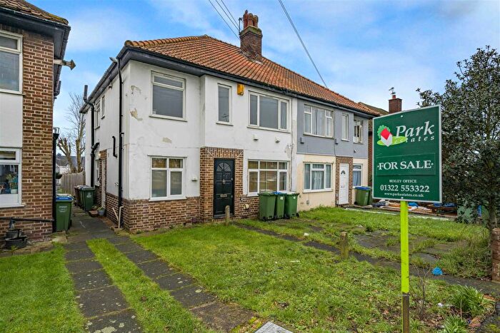 2 Bedroom Apartment For Sale In Woodside Lane, Bexley, DA5