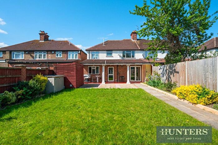 6 Bedroom Semi Detached House For Sale In Blossom Waye, Hounslow, TW5