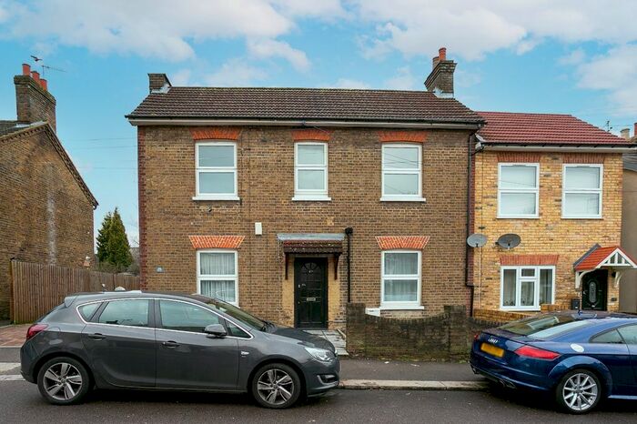 3 Bedroom Maisonette To Rent In Park Road, Bushey, Hertfordshire, WD23