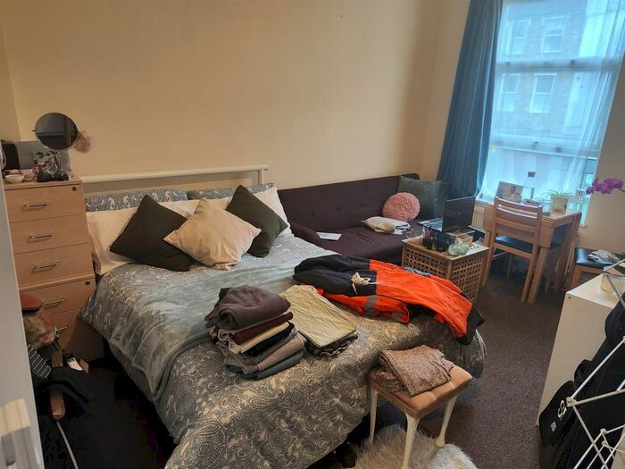 Studio To Rent In Rock Street, London, N4