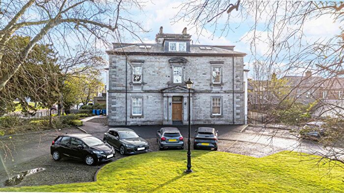 2 Bedroom Flat For Sale In East Fergus Place, Kirkcaldy, KY1