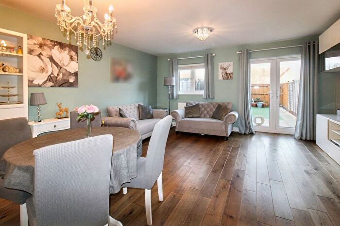 3 Bedroom Terraced House For Sale In Hornchurch Square, Farnborough, GU14