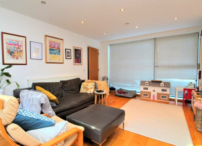 3 Bedroom Detached House To Rent In Lincoln Mews, Wood Green, N15