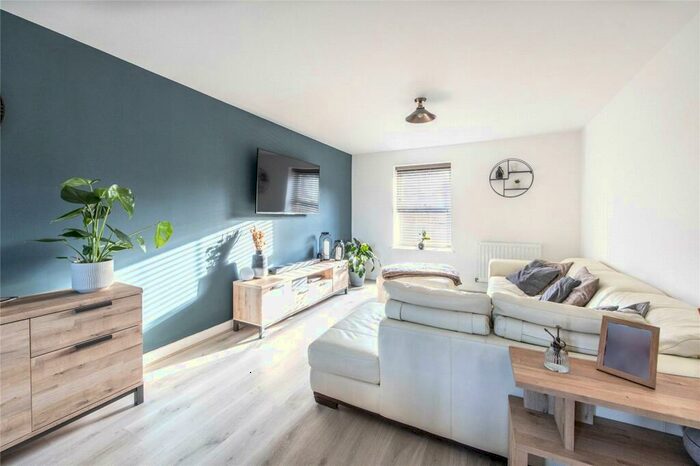 2 Bedroom Flat To Rent In Chapelfield Way, Allington, Maidstone, Kent, ME16