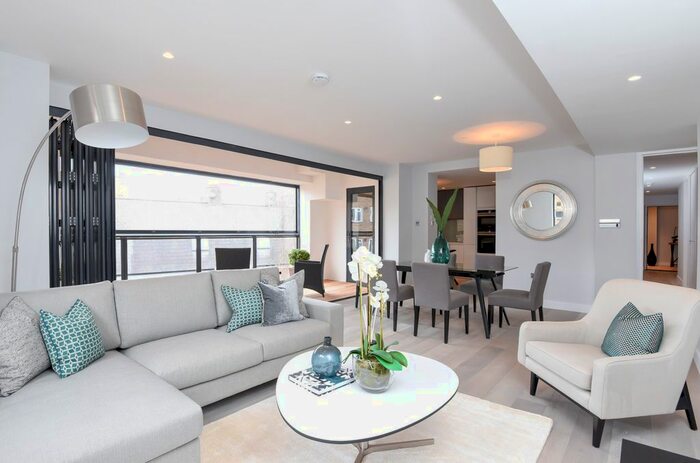 3 Bedroom Flat To Rent In Tabard Street, Borough, SE1