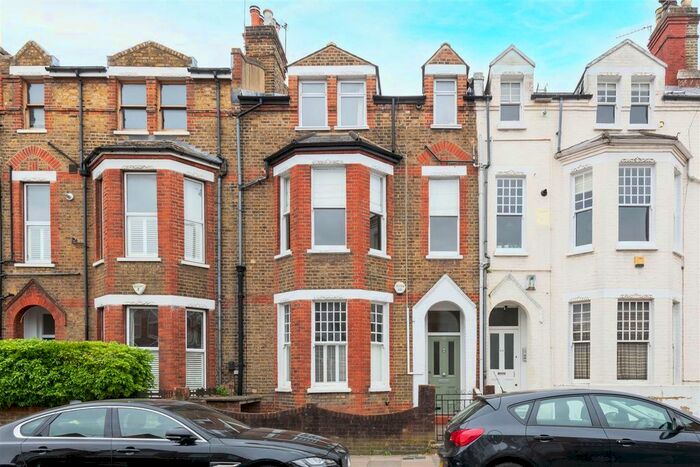 2 Bedroom Flat To Rent In Oakhill Road, London, SW15
