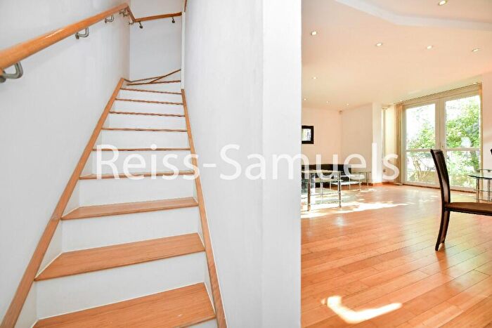 2 Bedroom Duplex To Rent In Westferry Road, Canary Wharf, London, E14