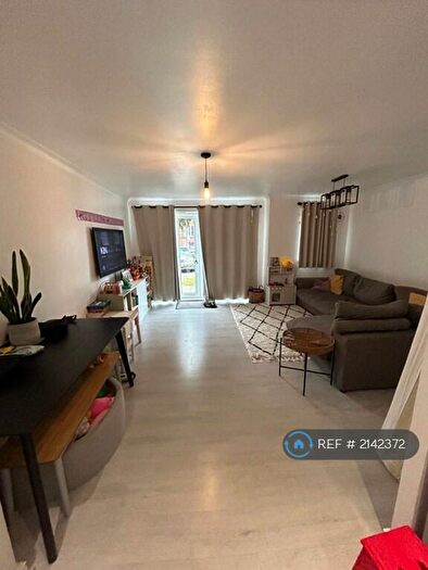 2 Bedroom Flat To Rent In Yukon Road, Broxbourne, EN10