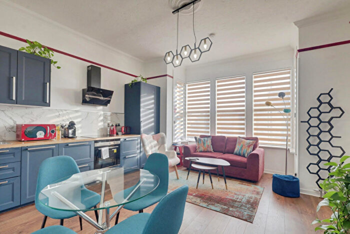 1 Bedroom Flat For Sale In Genesta Road, Westcliff-on-sea, SS0