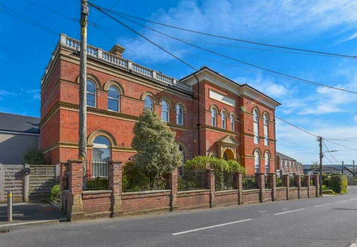 2 Bedroom Apartment For Sale In Main Road, Havenstreet, Ryde, PO33