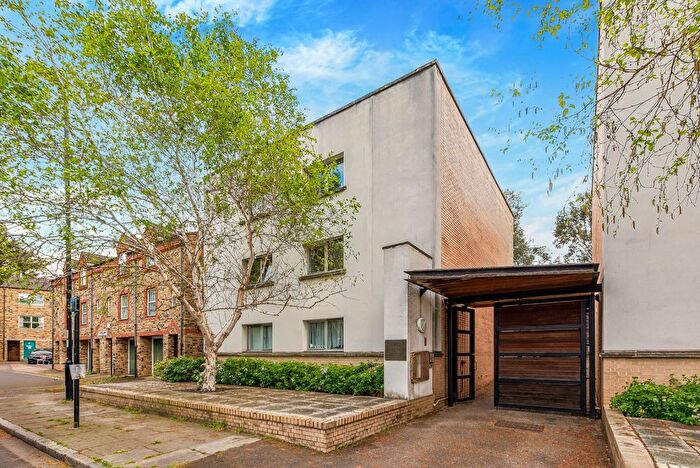 1 Bedroom Flat To Rent In Lady Florence Courtyard, Reginald Square, SE8