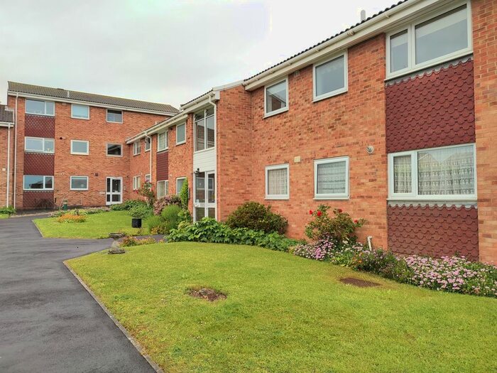 2 Bedroom Flat To Rent In Princess Margaret Avenue, Margate, CT9