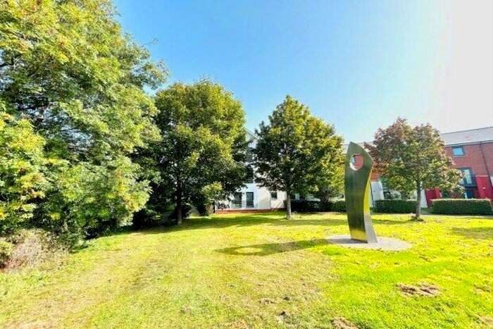 2 Bedroom Flat To Rent In Guillemot Road, Bristol, BS20