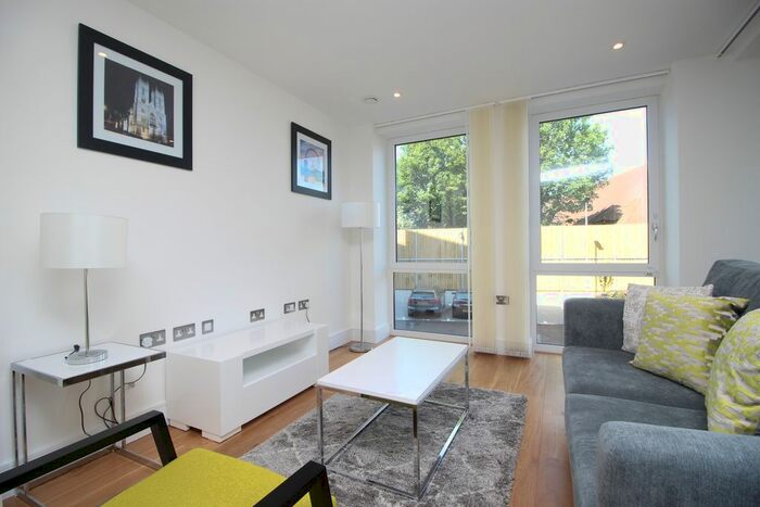 2 Bedroom Flat To Rent In Court Yard, Eltham, SE9