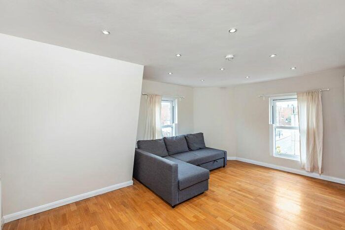 1 Bedroom Flat To Rent In Roman Road, Bow, E3