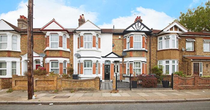 3 Bedroom Terraced House For Sale In Oak Street, Romford, Essex, RM7