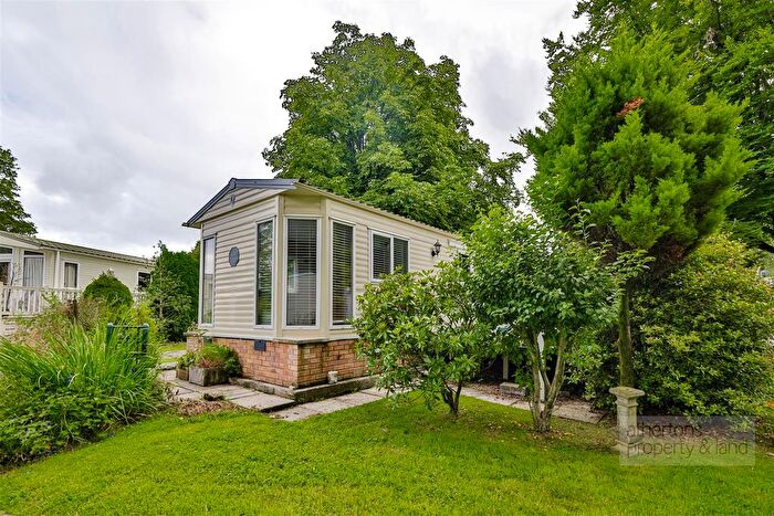 2 Bedroom Mobile/park Home For Sale In Shireburn Park, Edisford Road, Waddington, Ribble Valley, BB7