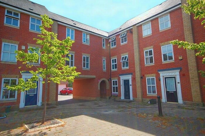 5 Bedroom Terraced House To Rent In Hesper Road, Colchester, Essex, CO2