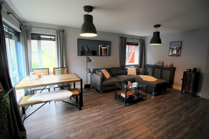 2 Bedroom Flat To Rent In Lodge Lane, Derby, DE1