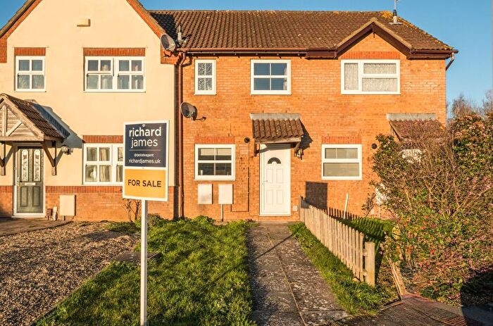 2 Bedroom Terraced House For Sale In Pearce Close, Kingsdown, Swindon, SN2