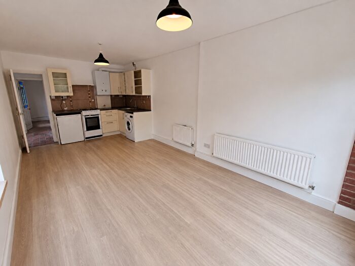 1 Bedroom Apartment To Rent In Granville Road, AL1