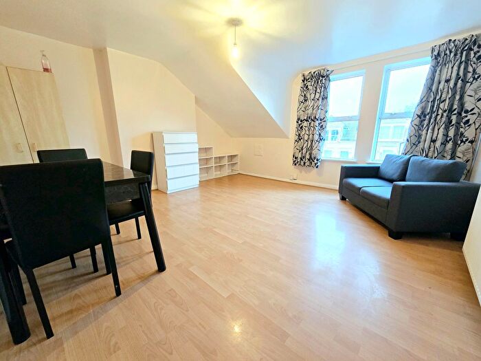 1 Bedroom Flat To Rent In Dunsmure Road, London, N16