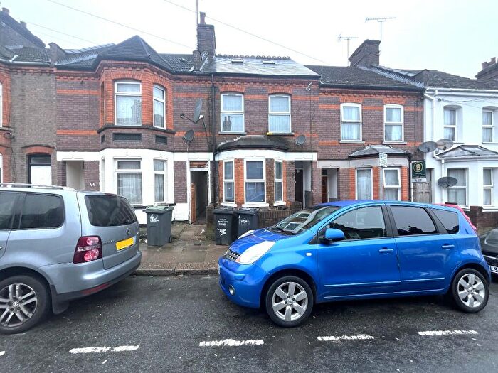 2 Bedroom Ground Maisonette To Rent In Belmont Road, Luton, Bedfordshire, LU1