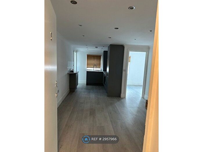 1 Bedroom Flat To Rent In Hoe Street, London, E17
