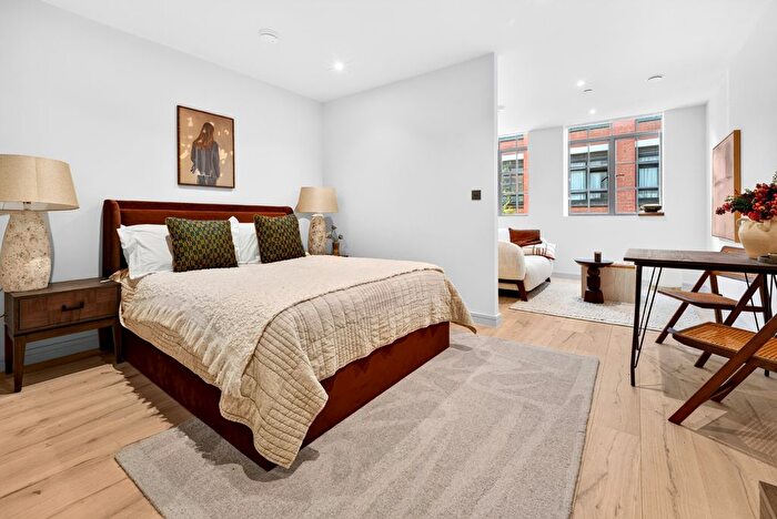 Studio To Rent In Hollybush Gardens, London, E2