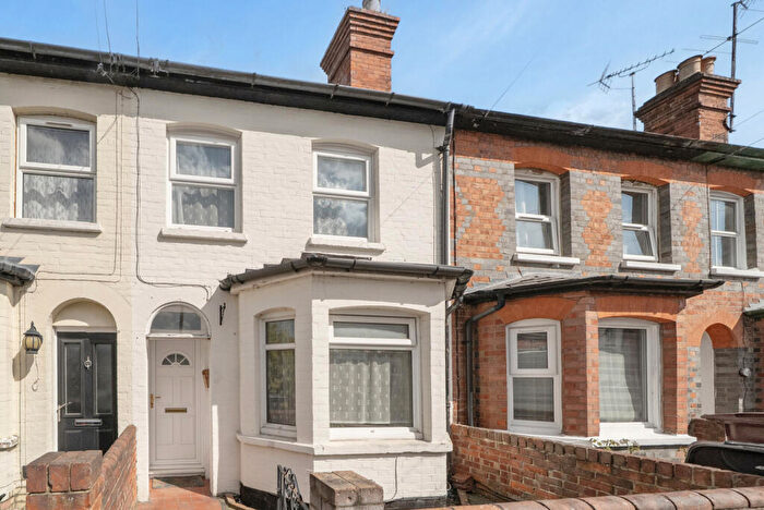 3 Bedroom Terraced House For Sale In Elm Park Road, Reading, Berkshire, RG30