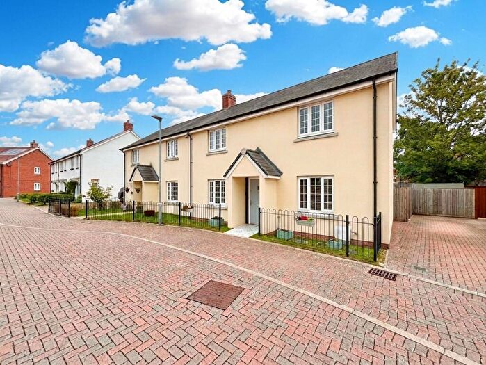 3 Bedroom Semi Detached House For Sale In Batchelor Way, Downton, SP5
