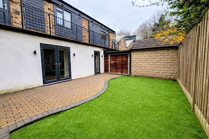 2 Bedroom Flat To Rent In Bradford Road, Batley, WF17