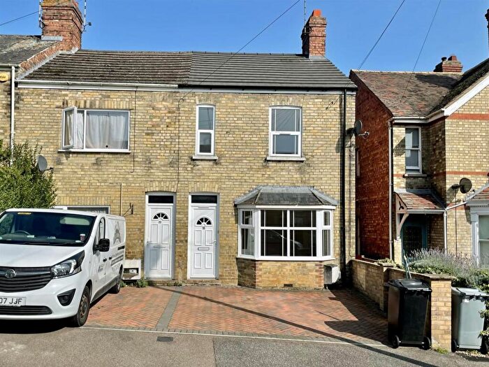 2 Bedroom End Of Terrace House To Rent In Queens Walk, Stamford, PE9