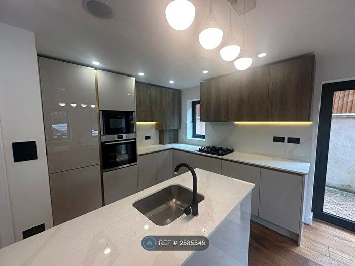 3 Bedroom Flat To Rent In Allium House, Purley, CR8