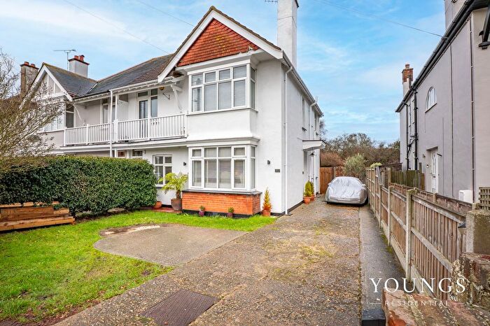 2 Bedroom Flat For Sale In Station Road Thorpe Bay, SS1