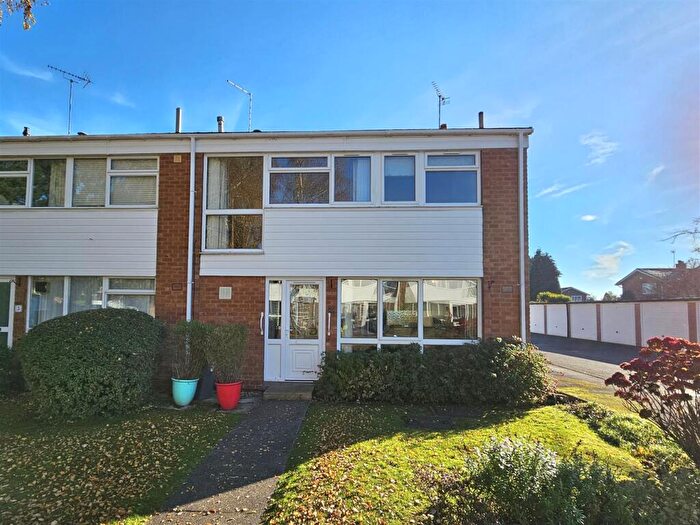 3 Bedroom House For Sale In Pine Close, Solihull, B91