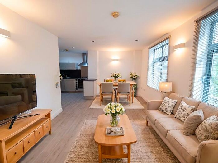 2 Bedroom Apartment To Rent In Tarn House, Manchester, M15