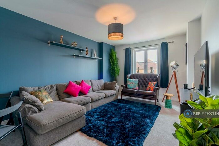 2 Bedroom Flat To Rent In Clearwater House, Swindon, SN3