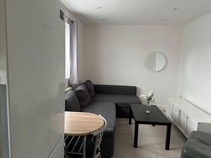 1 Bedroom Flat To Rent In Watford Way, London, NW4