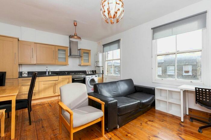 3 Bedroom Flat To Rent In Davenant Road, London, N19
