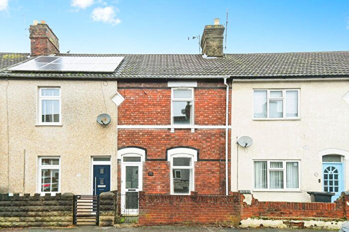 3 Bedroom Terraced House For Sale In Redcliffe Street, Swindon, SN2