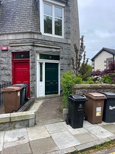 3 Bedroom Flat To Rent In Devanah Gardens Soth, Ferryhill, AB11