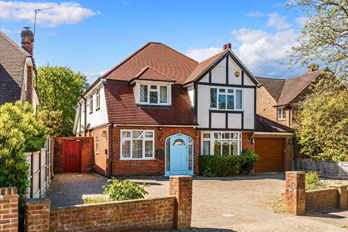 4 Bedroom Detached House For Sale In Garlichill Road, Epsom Downs, KT18