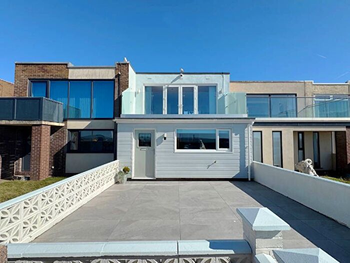 2 Bedroom Town House For Sale In Rossall Promenade, Thornton-Cleveleys, FY5