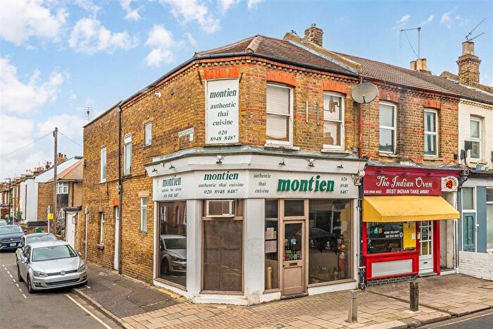 1 Bedroom Flat To Rent In Sandycombe Road, Sandycombe Road, TW9