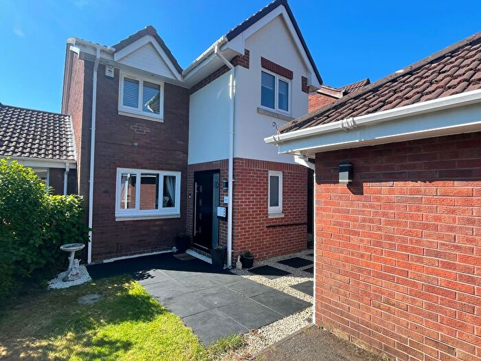 3 Bedroom Semi-Detached House To Rent In Wrexham Close, Warrington, WA5