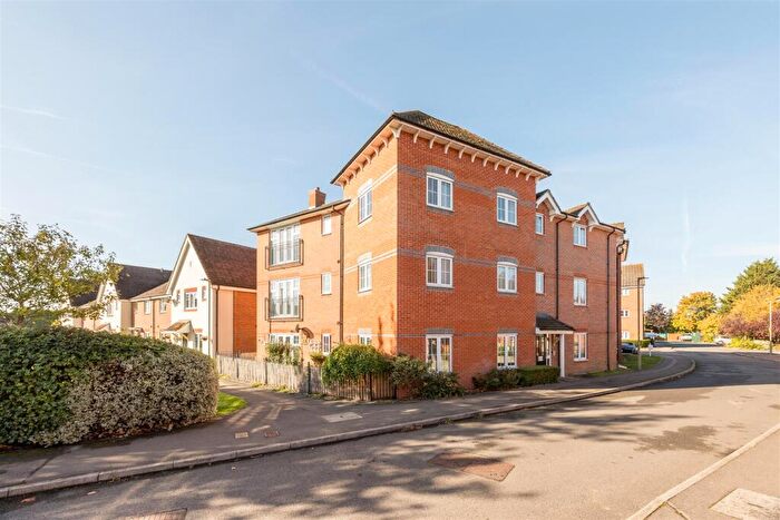 2 Bedroom Apartment For Sale In Caldecott Chase, Abingdon, OX14