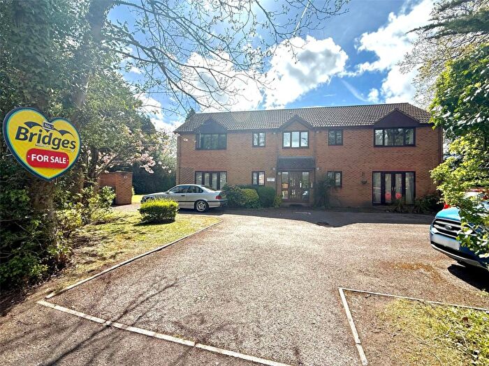 1 Bedroom Flat For Sale In Rorkes Drift, Mytchett, Surrey, GU16