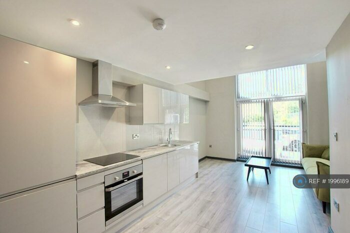 1 Bedroom Flat To Rent In Trinity Apartments, Leeds, LS13