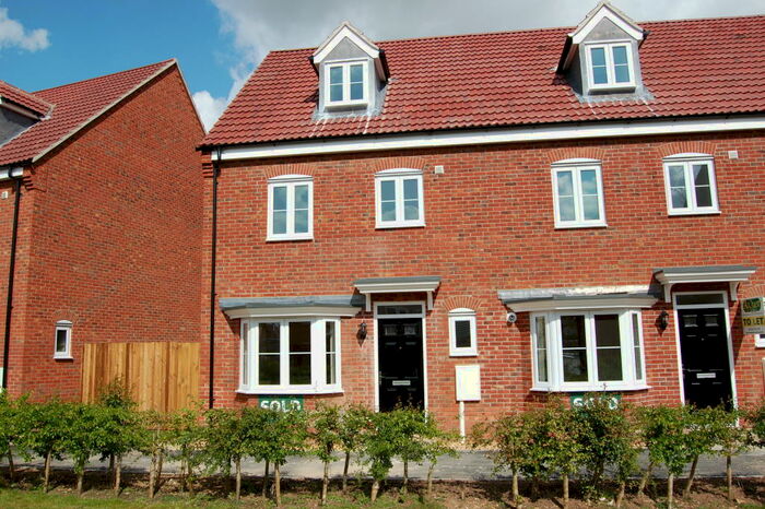 4 Bedroom End Of Terrace House To Rent In Robins Crescent, Witham St Hughs, LN6